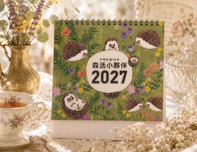 2027我的桌上小風景-質感三角桌曆-森活小夥伴・台灣製造 1
